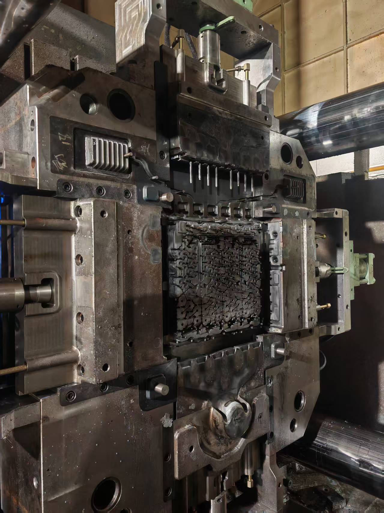 Custom Large Aluminum Die Casting Parts | 4000T/3000T/2500T High-Tonnage Die Casting Manufacturer Custom Large Aluminum Die Casting Parts | 4000T/3000T/2500T High-Tonnage Die Casting Manufacturer