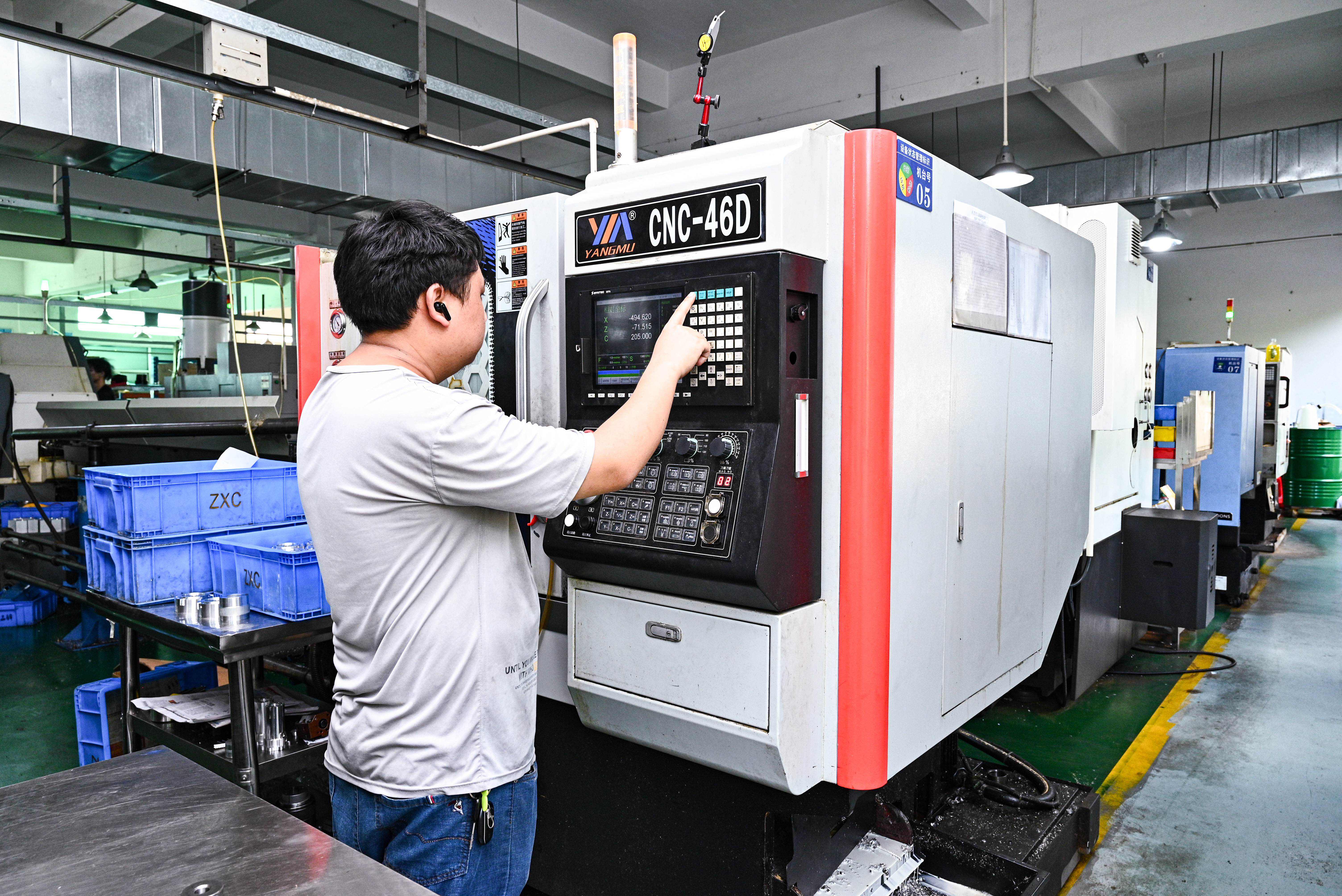 Precision CNC Machining Workshop | 3/4/5-Axis Machining for Medical & Semiconductor Components